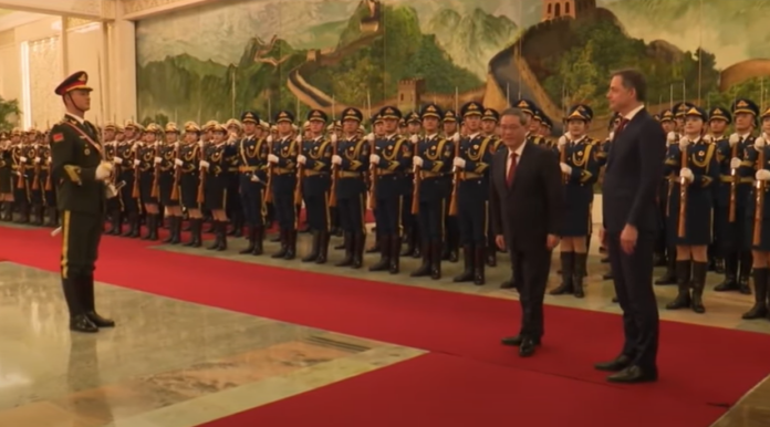 李强与比利时总理一同走向会议室 Beijing, China, Friday 12 January 2024